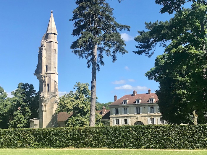 Ancien clocher de l'église de l'abbaye de Royaumont