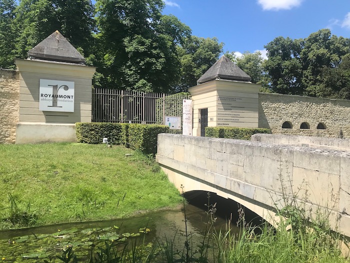 Entrée de l'abbaye royale de Royaumont