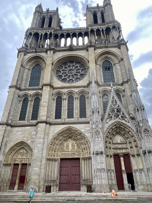 Collégiale de Mantes la Jolie. Chef d'oeuvre gothique. Façade