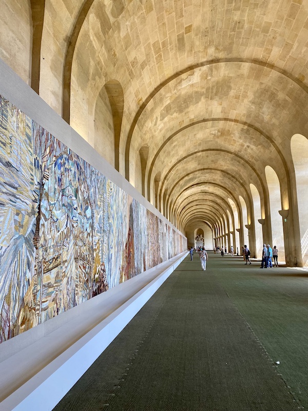 Chambre de soie d'Eva Jospin. Monumentale création de broderie de 107 m de long. Orangerie de Versailles