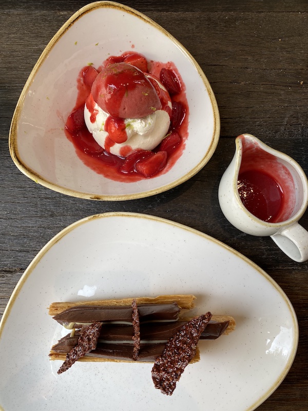 3 restaurants en terrasse pour prolonger l'été : le Café des Artistes aux Etangs de Corot. Chef étoilé. Cuisine française. Produits locaux et frais