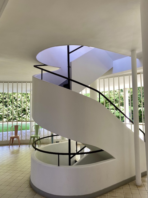 Escalier Villa Savoye Chef d'oeuvre de Le Corbusier